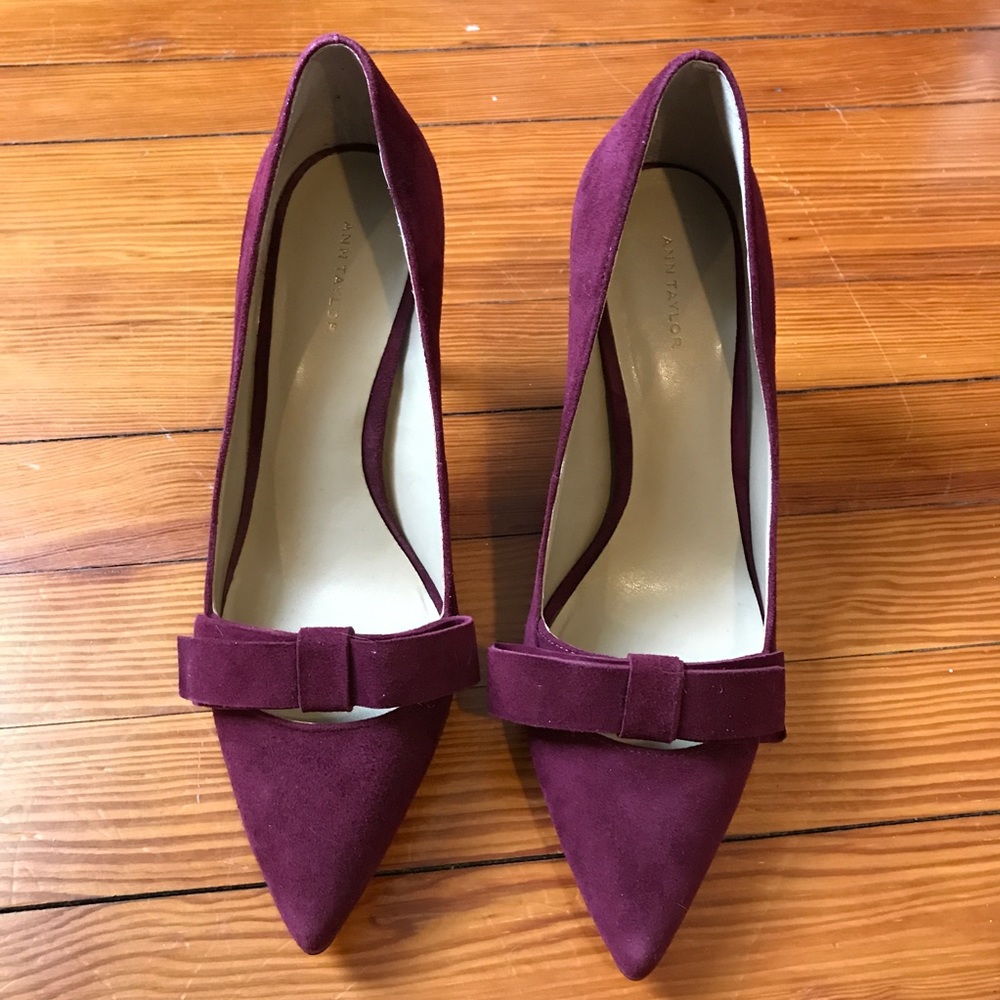 Ann Taylor Odette Bow Pumps in Wine/Burgandy